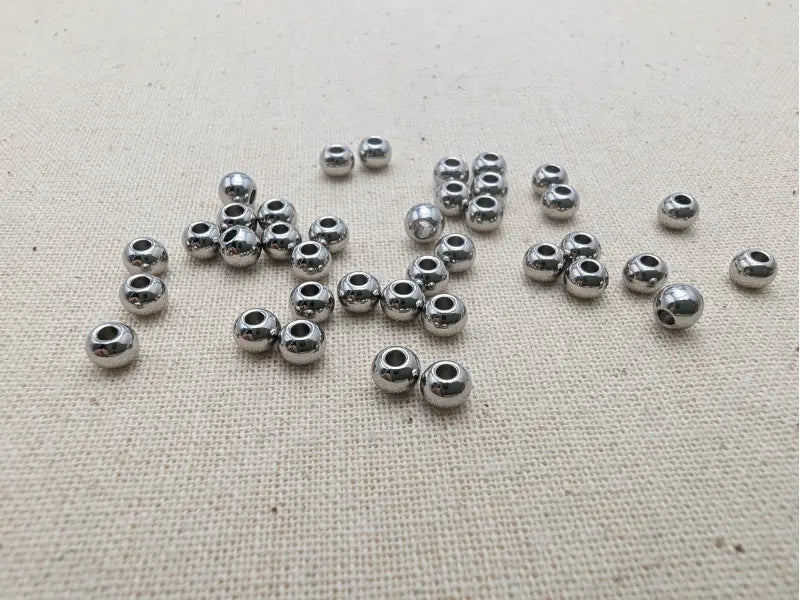 Perles rondes 4 x 3 mm en acier inoxydable 316L – Trou 1,5 mm – Lot de 50 ou 100 Les Précieuses Perles