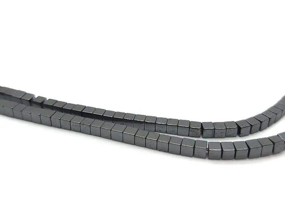 Hématite synthétique - Cubes de 3 mm - 120 Perles Les Précieuses Perles