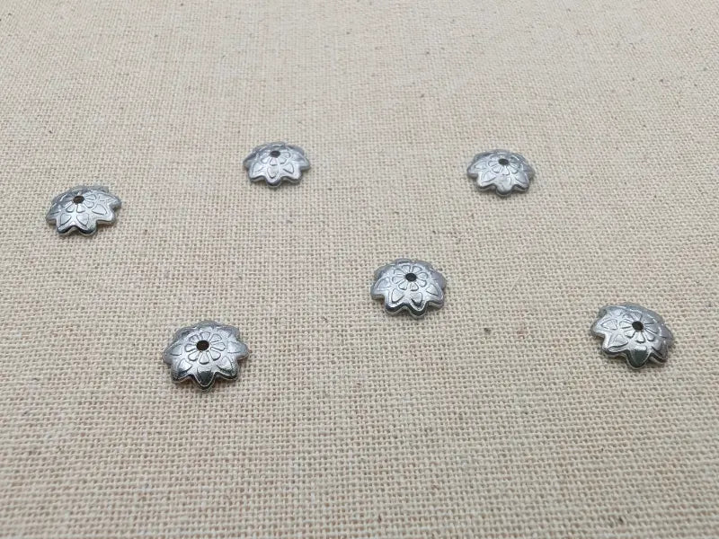 Coupelles fleur 7 x 1,5 mm – Acier inoxydable 304 – Lot de 40 Les Précieuses Perles