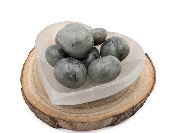 Labradorite grade A  - Madagascar - Pierre roulée