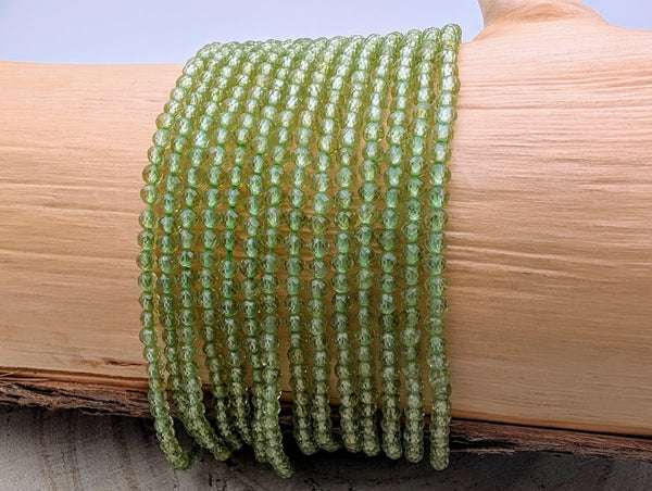 Péridot Grade A - 2 mm - Perles à facettes - fil de 40 cm