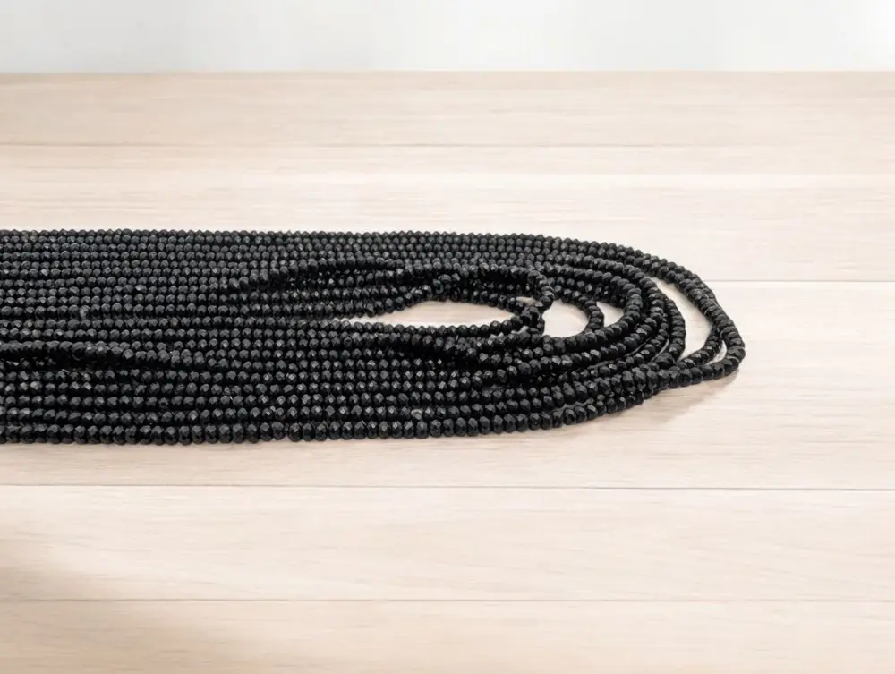 Tourmaline noire - 2 mm - Perles à facettes - Fil de 39 cm Les Précieuses Perles
