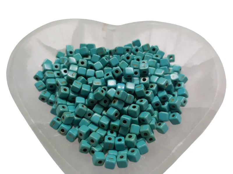 Turquoise synthétique - Cubes de 4 mm - 80 Perles Les Précieuses Perles