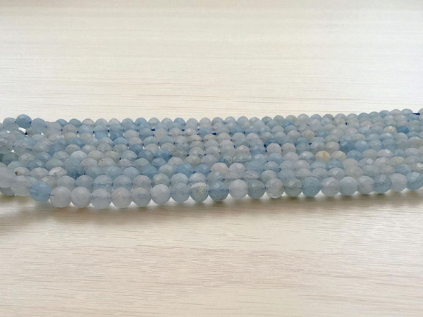 Aigue marine - 4 mm - Perles à facettes - Fil de 38 cm