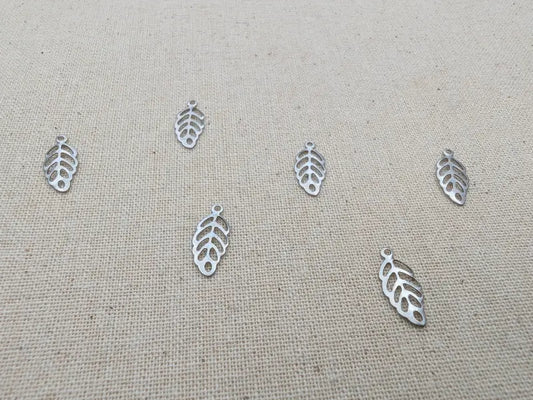 Breloque feuille ajourée acier inoxydable 304 – 13 mm – Lot de 20 ou 40 Les Précieuses Perles