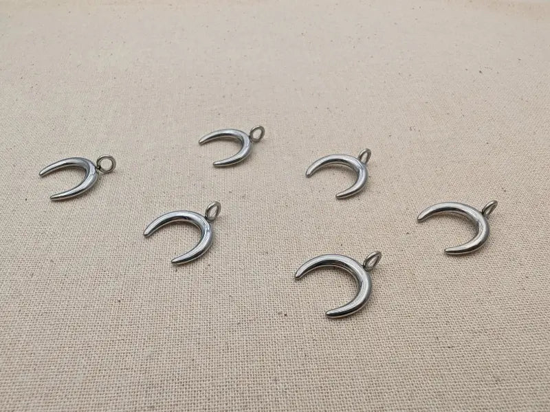 Breloque croissant de lune - Double corne - Inox - Lot de 5/10 Les Précieuses Perles