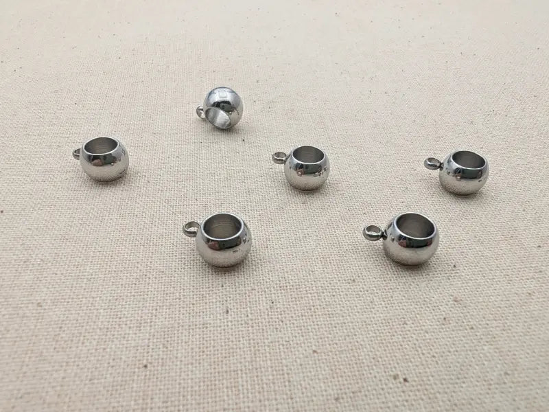 Breloque boule 8 mm en acier inoxydable 304 – Trou 1,5 mm – Lot de 10 ou 20 Les Précieuses Perles