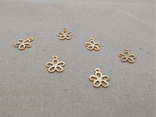 Breloque fleur ajourée en acier inoxydable doré – Lot de 10 Les Précieuses Perles