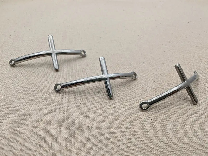 Connecteur croix incurvée – Acier inoxydable 304 - 47 mm Les Précieuses Perles