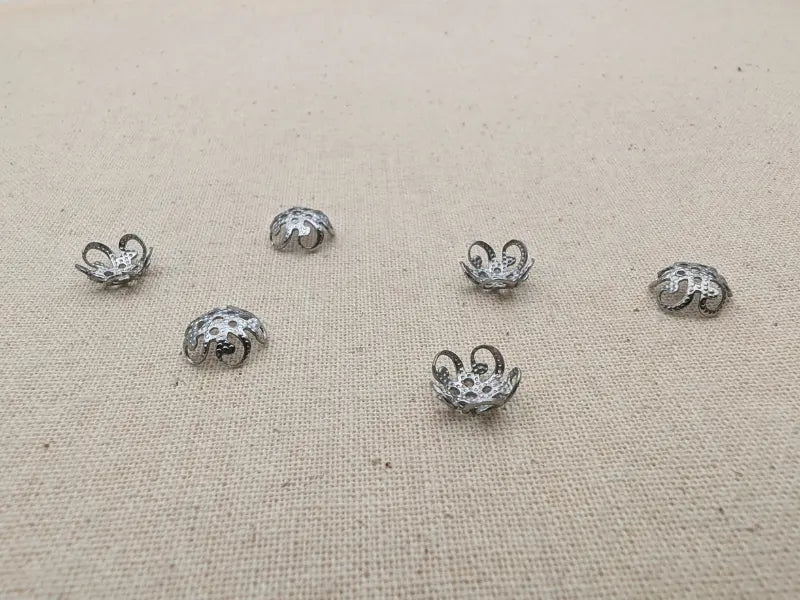 Coupelles ajourées 8 mm – Acier inoxydable 304 – Lot de 40 Les Précieuses Perles
