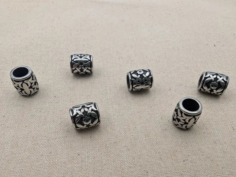 Perle tube fleurie 11 x 10 mm en acier inoxydable 304 – Trou 6 mm Les Précieuses Perles