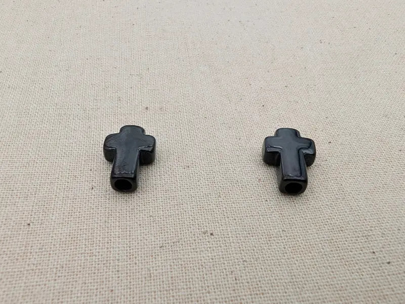 Perle Croix traversante 14 x 10 mm – Acier inoxydable 304 – Argenté, Doré ou Noir Les Précieuses Perles