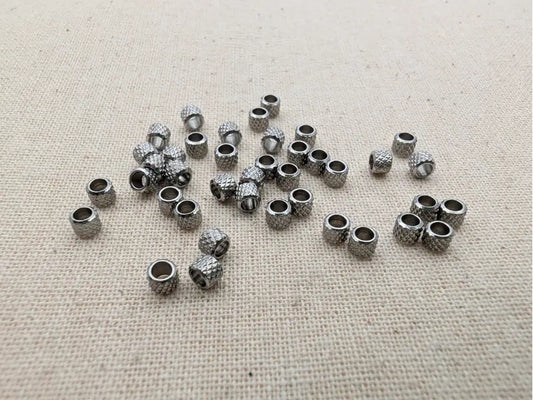 Perles mini texturées 3 x 2,5 mm en acier inoxydable 304 – Trou 1,5 mm – Lot de 40 Les Précieuses Perles