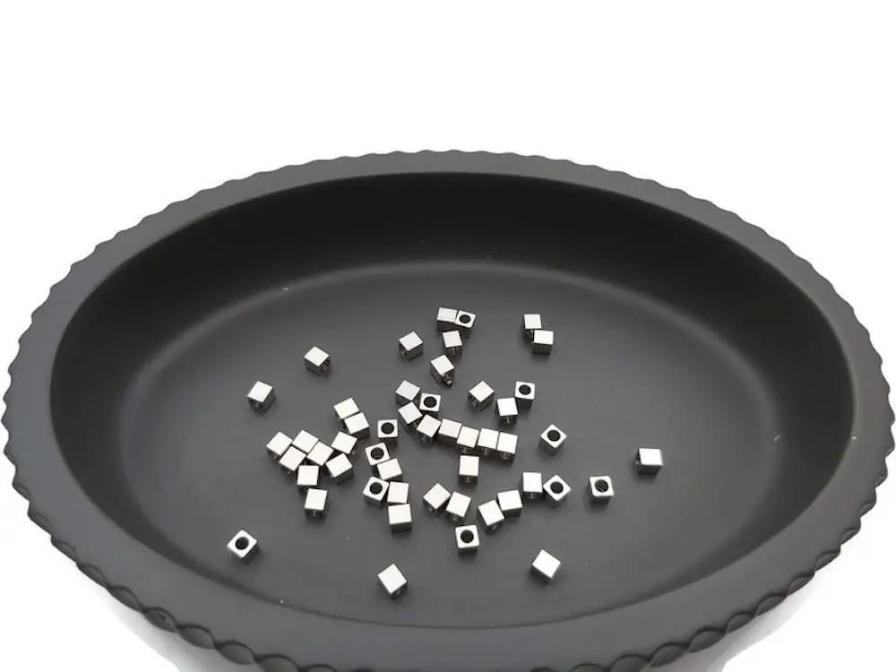 Perles cubes 3 mm inox - Lot de 25/50 Les Précieuses Perles