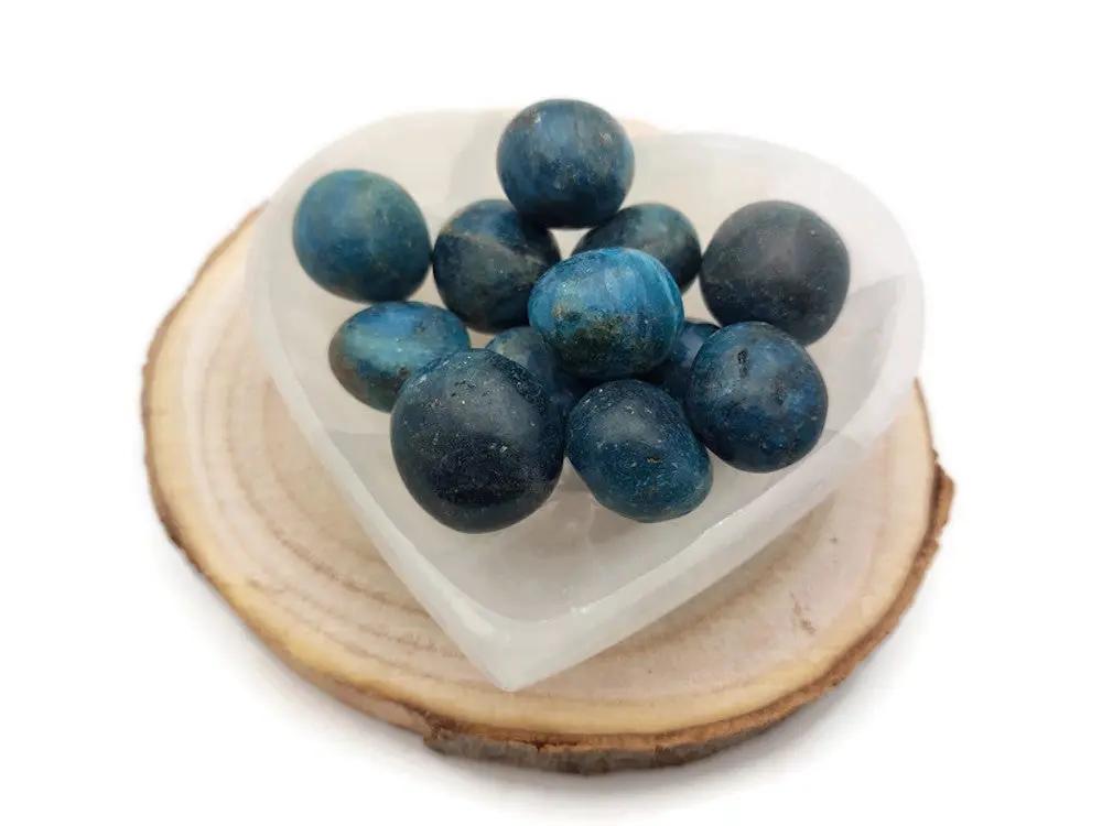 Apatite bleue grade A  - Madagascar - Pierre roulée Les Précieuses Perles