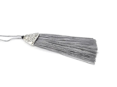 Grand pompon en coton gris - 8 cm Les Précieuses Perles