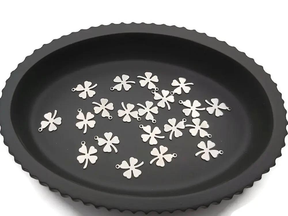 Breloque inox trèfle à 4 feuilles - Lot de 10/20 Les Précieuses Perles