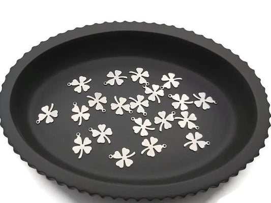 Breloque inox trèfle à 4 feuilles - Lot de 10/20 Les Précieuses Perles